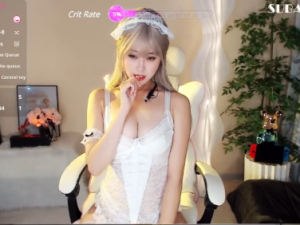 Live stream chat sex hay nhức nhói của idol Uyển Hương